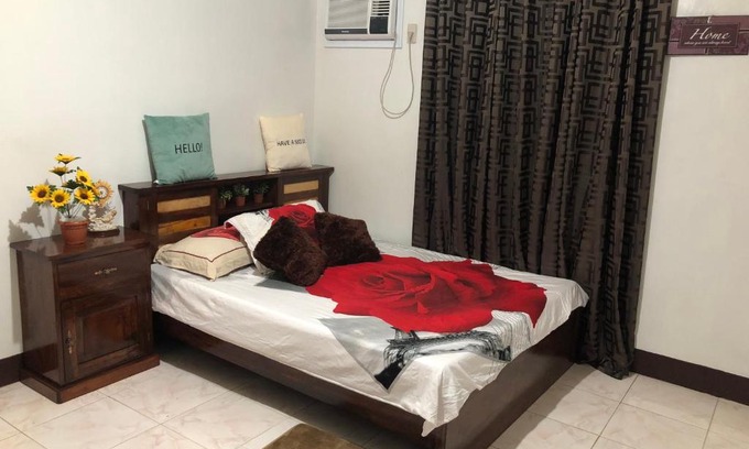 Bantay House | 15pax-2minutes to Vigan-Rose and Fer Transient-2 Bedroom House