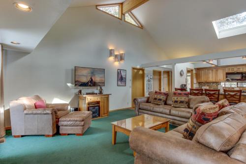 Deer Park House | 16 Lassen Lane