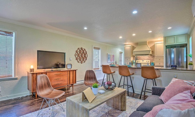 Winter Garden Cottage | 16 Mi to Disney: Cottage w/Deck in Winter Garden