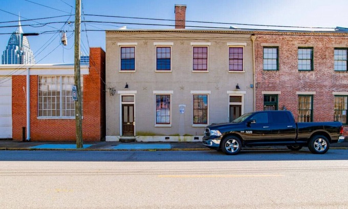 Central Business District Apartment | 161 State St Unit B (Upstairs ) · Downtown Superstar Duo! 2 bed + 2 bath! 1100SQ FT