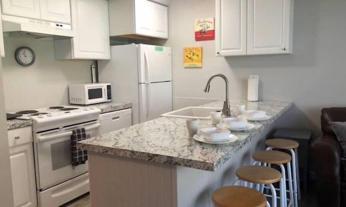 Quincy Condo | #165 Condo w/large pool & shuttle to Gorge Amp-book separately
