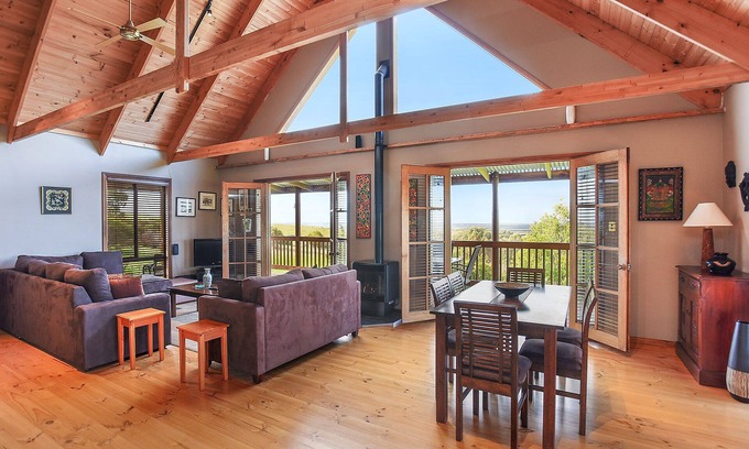 Currency Creek House | 17 Nash Court - Immerse Yourself in Nature