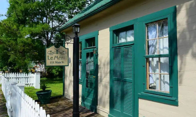 Paris House | 1790s cottage in Millersburg