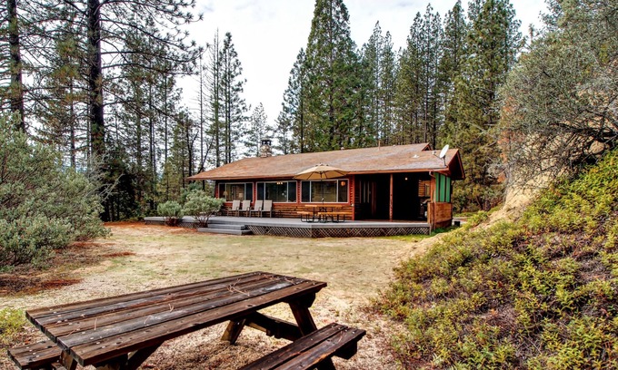 North Wawona Cabin | (17A) Longview at The Redwoods In Yosemite