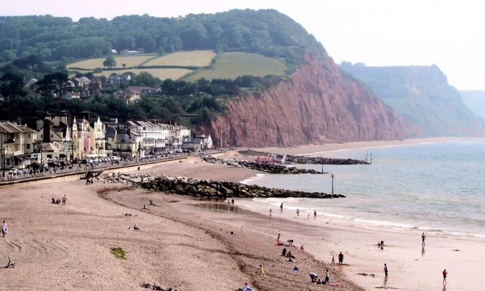 Ottery St Mary House | 17th Century Thatched Cottage, 10 Mins to Sidmouth