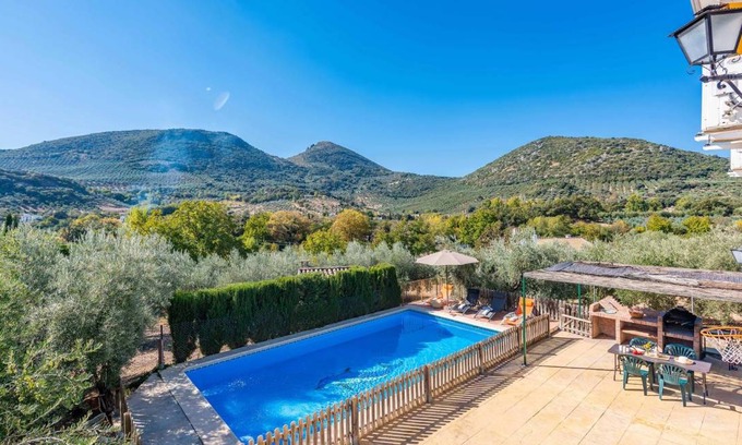 Carcabuey House | 180 m² House ∙ 5 bedrooms ∙ 12 guests