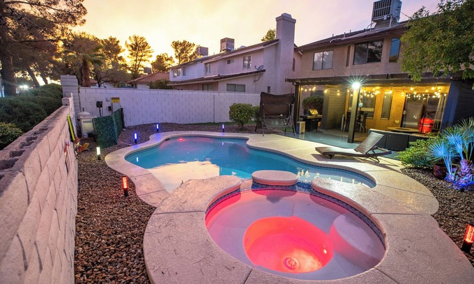 Green Valley House | 1800 SqFt House With Heatable Pool Spa 13Min From Strip