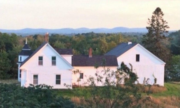 Belfast House | 1850’s 5 acre Farm on Lower Mason Pond