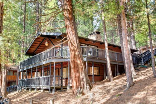 North Wawona Ski Chalet | 18B Hiltbrand Hangout
