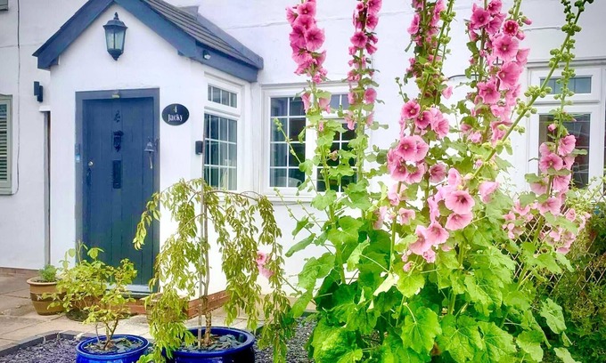 Snitterfield Cottage | 18th Century Cottage in Stratford Upon Avon