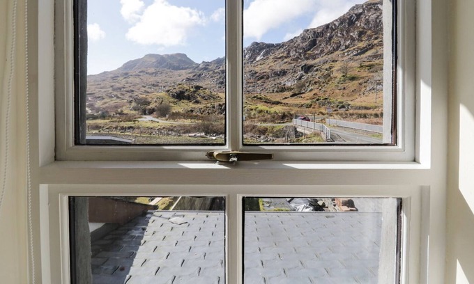 Tanygrisiau Cottage | 19 CWMORTHIN ROAD, with open fire in Tanygrisiau