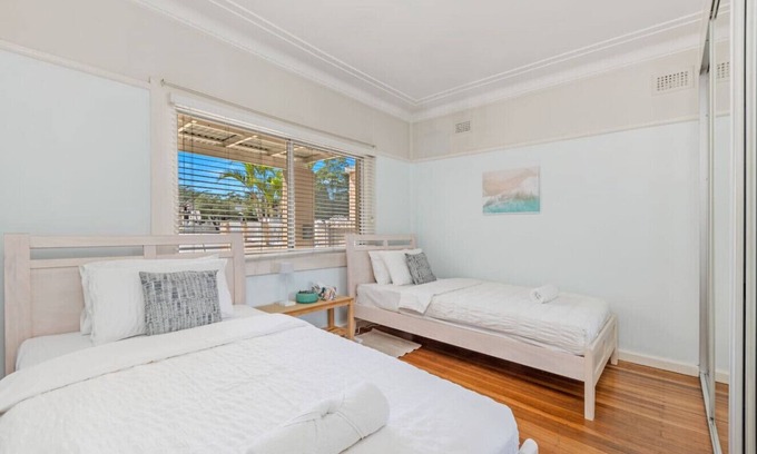 Sans Souci Apartment | 19-Guest Dual Home Near Beach