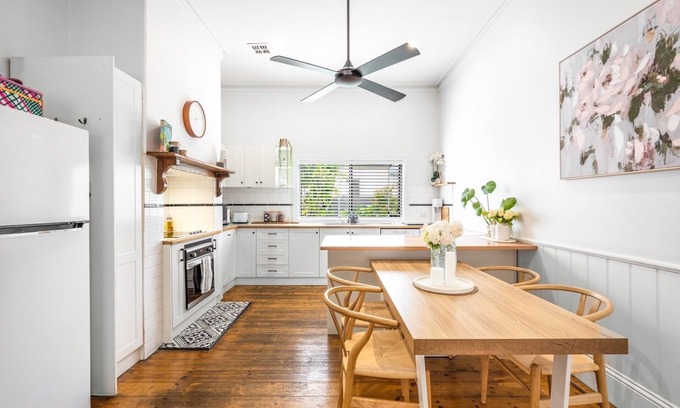 Mount Gambier Cottage | 1900's Renovated Character Cottage 2 bedroom - perfect position close to the CBD