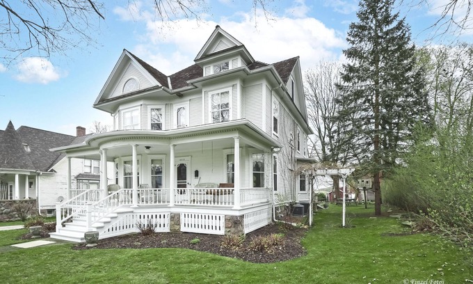 Hebron Other | 1905 Victorian Farmhouse close to Lake Geneva.