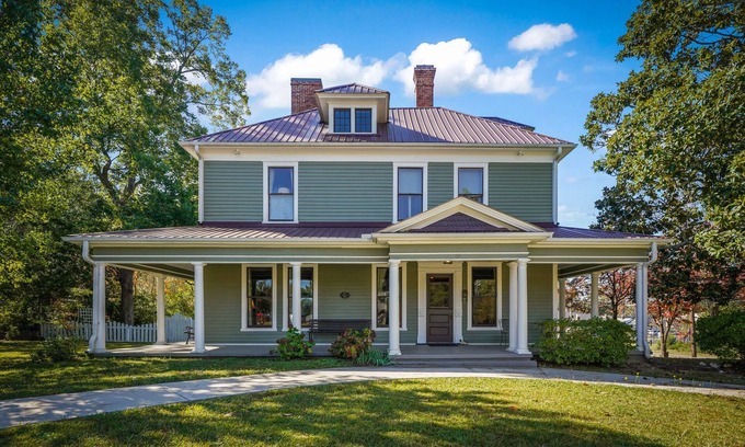 Aberdeen House | 1909 Restored Victorian in the heart of Aberdeen - Available for US Open