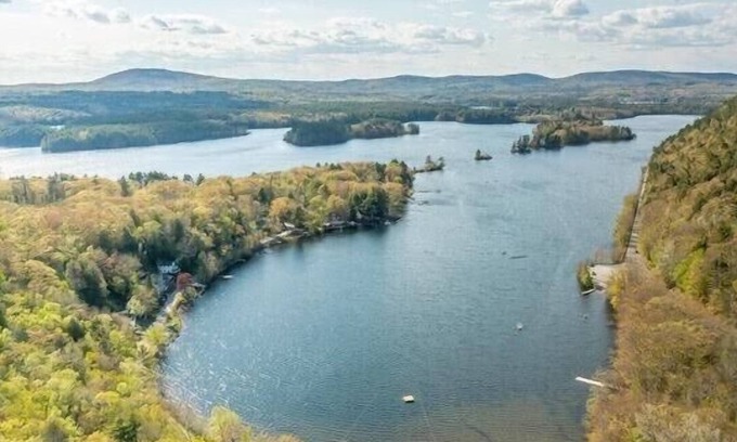 Camden Cabin | 1920’s Cozy Cabin on Megunticook Lake
