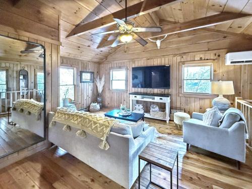 Mirror Lake House | 1930's Highlands Hideaway
