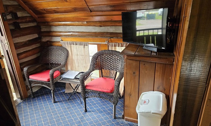 Markleysburg Cabin | 1930s and 40s cabins located in the heart of the Laural highlands. Cabin 5