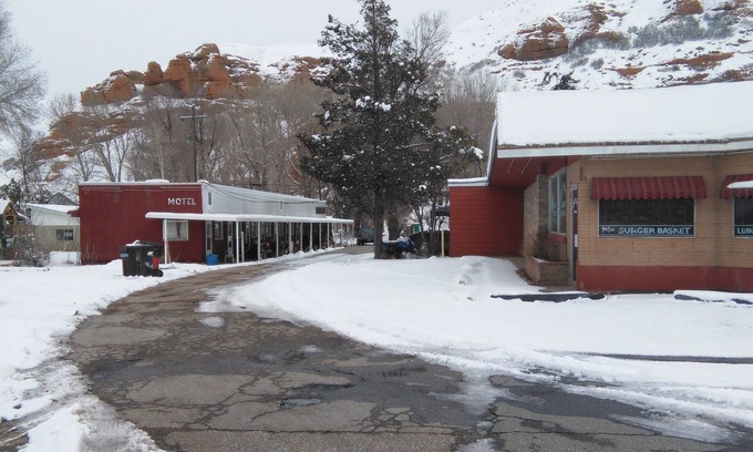 Coalville House | 1960's roadside motel in mountain country, Summit County, Utah near Park City
