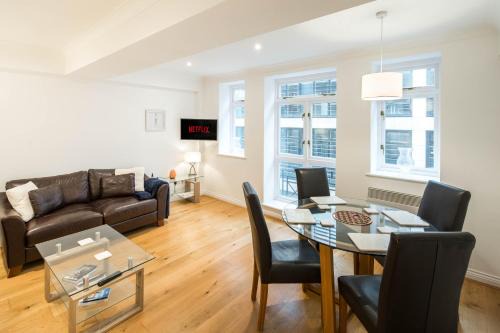 Castle Baynard Apartment | 1BD Modern City Oasis: Near London Attractions