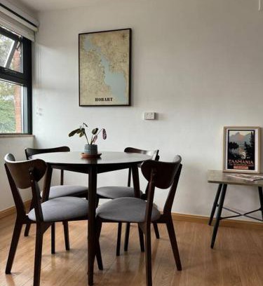 Glebe Apartment | 1BR Apartment - Walk to City (1 Queen Bed)
