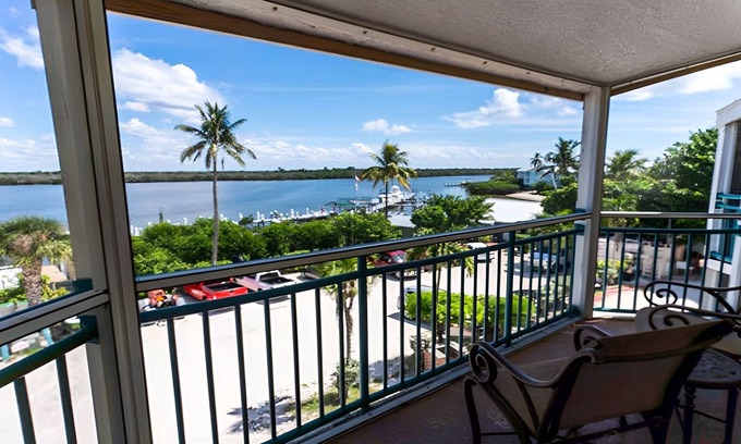 Captiva Hotel | 1BR Bay View Unit | Free Parking | Onsite Pools | Close to the Beach!