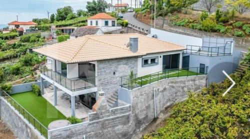 Estreito da Calheta House | 1BR House - Garden & Hot Tub - Estreito da Calheta