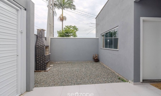 Praia da Armacao do Itapocoroi Apartment | 1BR House w/BBQ & Garage in Penha Jcs0004