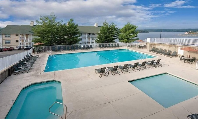 Kaiser Condo | 1br in Ozark Area-Water & Amusement Parks