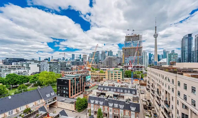 Fort York Hotel | 1King 1Queen 1Twin Beds/CN TowerView/Luxury Suite