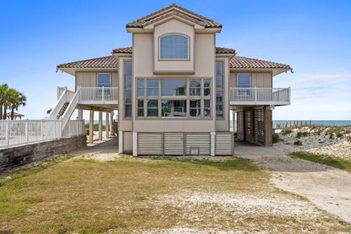 East End House | 1st Dibs-Beachfront-Pet friendly-Private Pool-Elevator