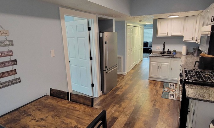 Geneva-on-the-Lake Condo | 1st Floor Beach Access 2-Bedroom Condo in Geneva U1