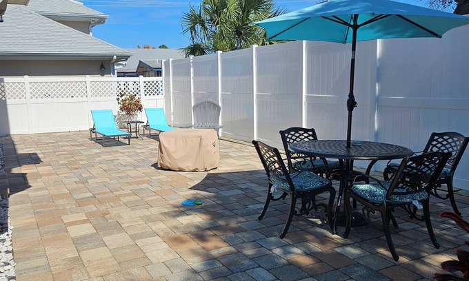 St. Augustine Beach Apartment | 1ST STREET RETREAT UPDATED DOG FRIENDLY APARTMENT WITH FENCED IN YARD!