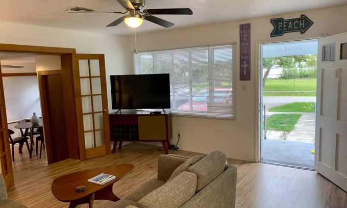 East Ocean Ave Apartment | 2/1 Coastal Town Oasis ~ Minutes to the Beach