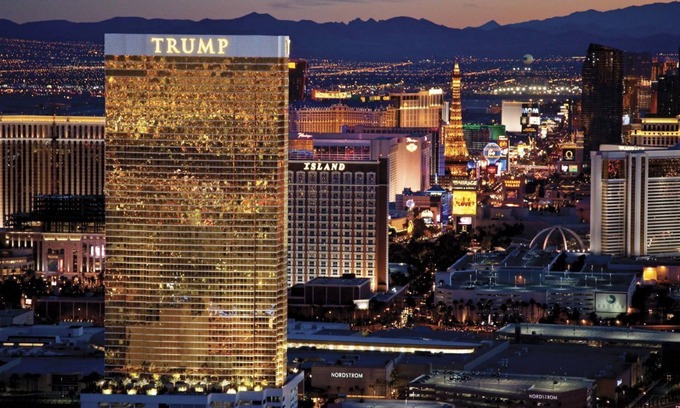Las Vegas Resort | 2. 2 miles to convention center