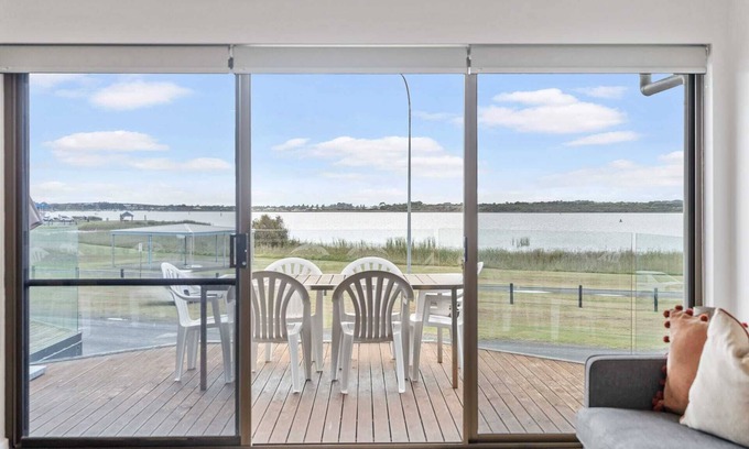 Goolwa South House | 2/57 Barrage Road - Spinnaker river view