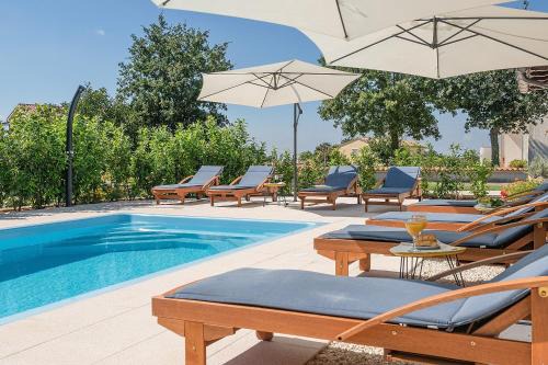 Smoljanci Apartment | 2 Apartments with Private Pool
