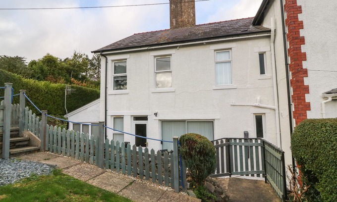 Llanbedrog Cottage | 2 ARGOED, pet friendly, country holiday cottage in Llanbedrog