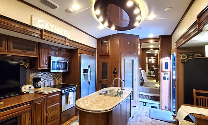 River Ranch Cottage | 2 BATH Fully Stocked RV w/ FREE Golf Cart! 200