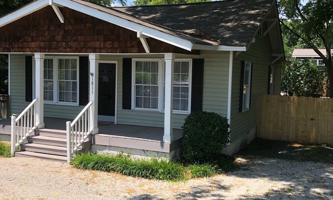 Oakhurst House | 2 BD/2 BA