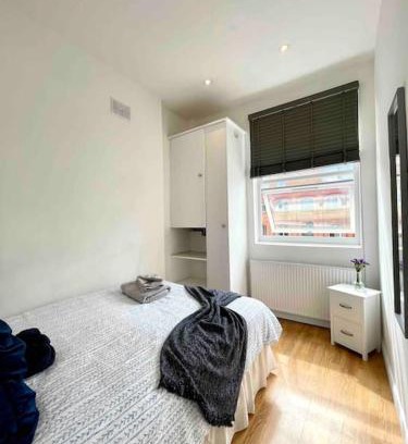 North Kensington Apartment | 2 BDR Flat With Canal View