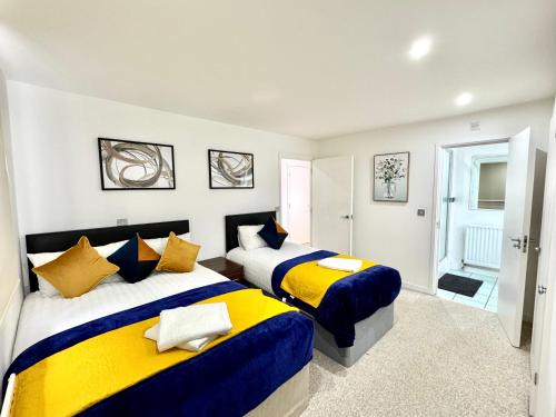 Bow Apartment | 2 Bed, 2 Bath, Ground Floor Whole Apartment with Parking, Near Central London & Stratford, Close to Station, Zone 2