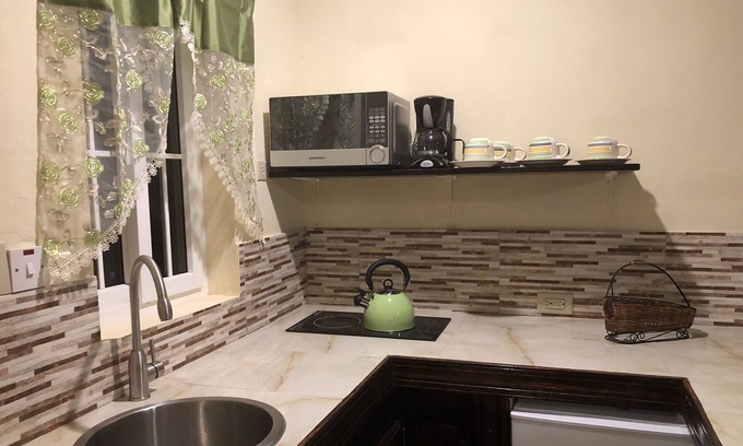 Beverly Hills House | 2 bed & 2 bath. Spacious, Quiet, Secure, Central & Private