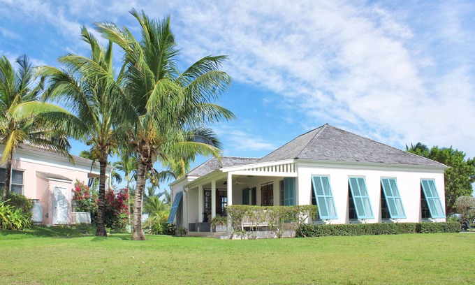 Schooner Bay House | 2 Bed 2 Bath Waterfront House located in Schooner Bay, Abaco