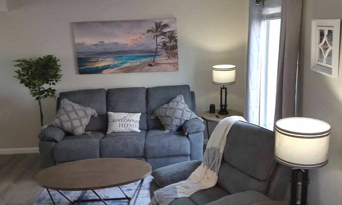 South Lyon Apartment | 2 bed apartment within 30 minutes of multiple hospitals and GM Proving Ground