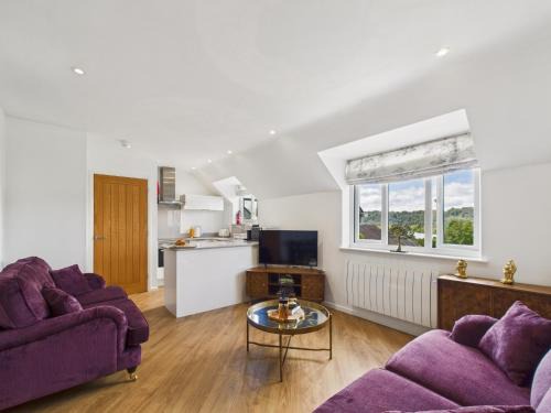 Bowness-on-Windermere Apartment | 2-Bed Central Apartment-Sleeps 4 & Private Parking
