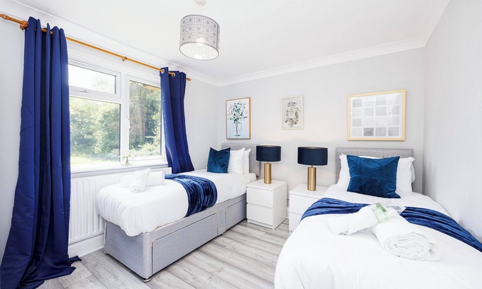 Addiscombe Apartment | 2 Bed Flat | Addiscombe Road | Sleeps 5 | Smart TV | WiFi | Netflix