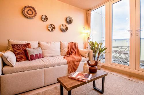 Tower Hamlets Apartment | 2 bed flat, City views, suitable for Long stays