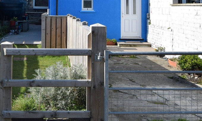 Borth Apartment | 2 Bed Flat in Borth near the sea. Views over the Cambrian Mountains.