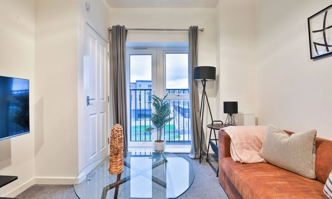 Barry Apartment | 2 Bed Flat with Parking Near Waterfront